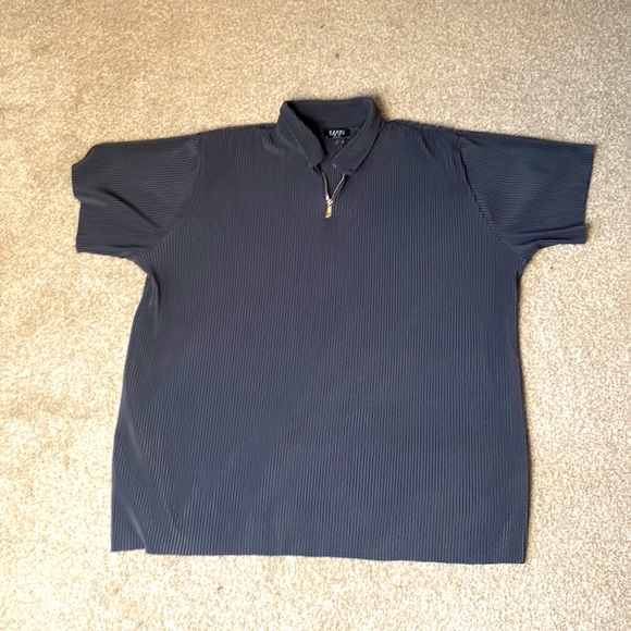 BOOHOO Men’s Slim Fit Pleated Zip Polo - Picture 2 of 5